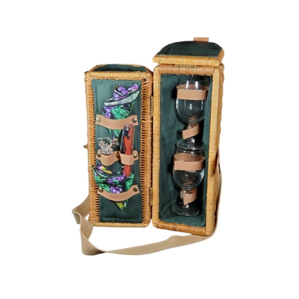 Rattan Picnic Bag with Wine Holder & Napkins Perfect for spring/summer!
